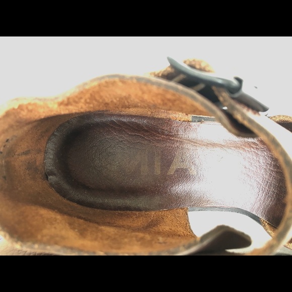 MIA Heeled Buckle - Picture 5 of 5